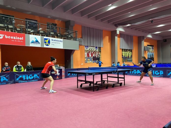 a dx Offiong Edem affronta Julia Prokhorova