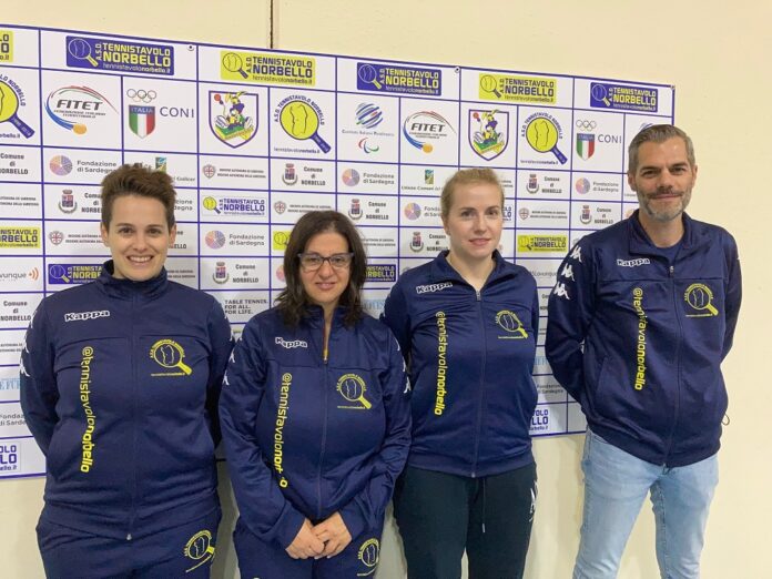 La A1 femminile con Giulia Cavalli, Krisztina Nagy e Magdalena Sikorska e il presidente Simone Carrucciu