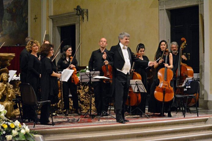 L'Orchestra da camera del FVG con il maestro Romolo Gessi