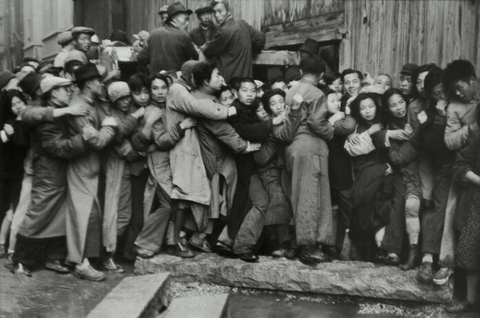 04. HENRI_CARTIER-BRESSON_Gli ultimi giorni del Kuomintang (crollo del mercato)