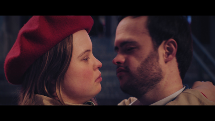 Schermata da JustTheTwoOfUs_Horizontal.mp4