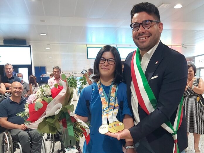 Chiara e il sindaco di Marrubiu Luca Corrias