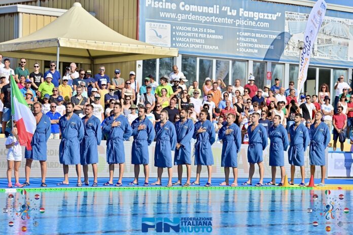 Arriva il momento degli inni e il Settebello è pronto a cantare quello italiano (Foto Andrea Chiaramida)