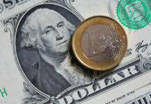 Euro cala sotto 1,14 dollari per la prima volta da un anno