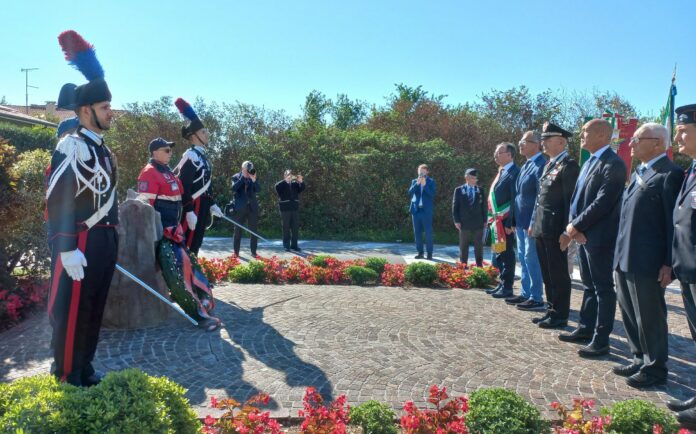 L'omaggio al cippo che ricorda il sacrificio di Salvo D'Acquisto