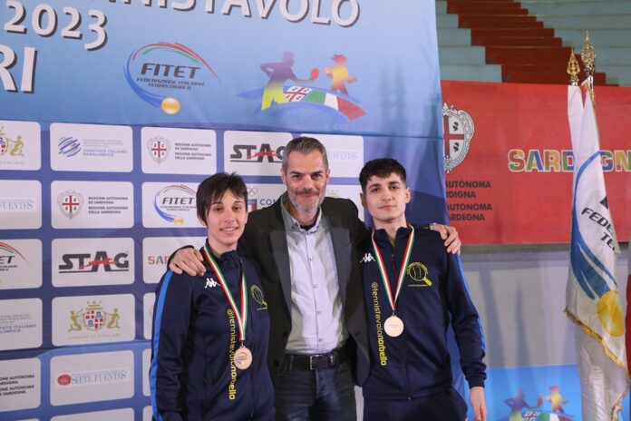 Al centro il presidente Carrucciu con Mosconi e Cappuccio (Nonsolofoto Cagliari)