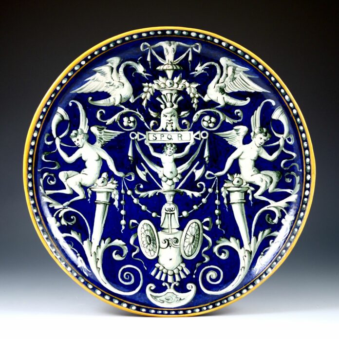 RP - Piatto da parata con decoro a grottesche, Manif Torelli 1880 ca