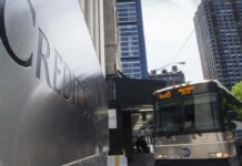 La banca centrale russa taglia il tasso di riferimento di 50 punti base al 15,5%