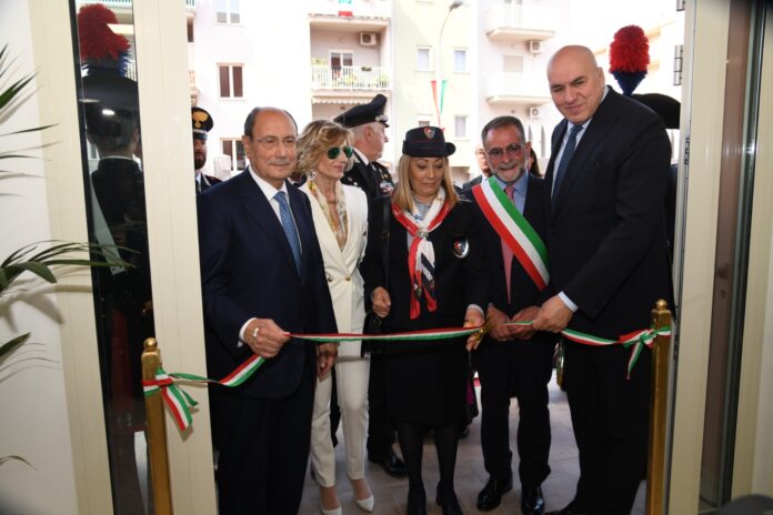 taglio del nastro caserma cc Partinico