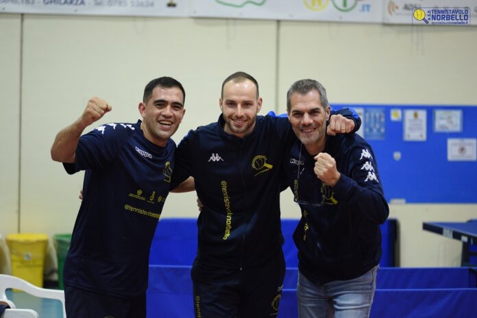 Alto e Carvalho felici con Simone Carrucciu (Foto Stefania Serra)