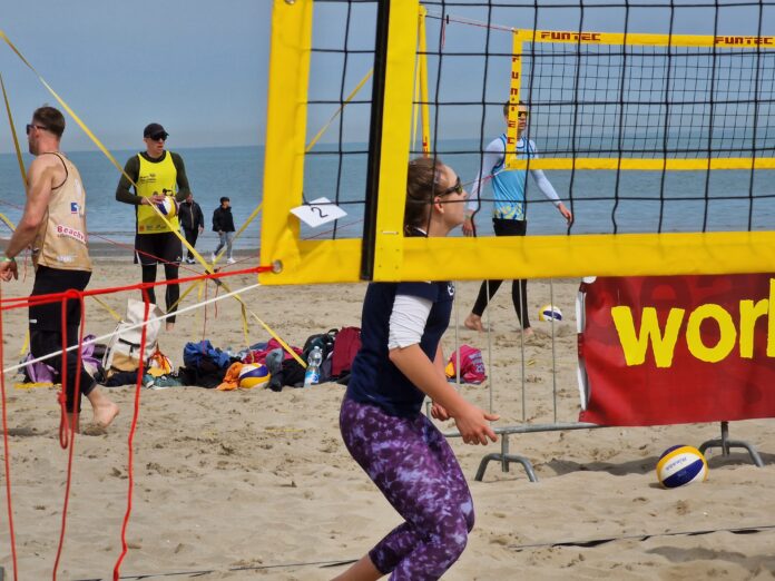 Beachline festival aprile 2023 prima giornata spiaggia Riccione Volley (10)