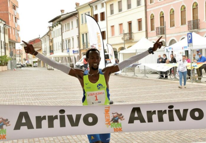 Timent Run 2022_L'arrivo del vincitore il keniano Lolkurraru_b
