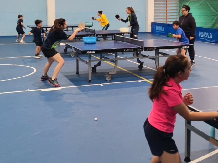 Esercizi al tavolo durante lo stage di Muravera