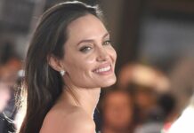 Angelina Jolie ha visitato ieri una palestra di boxe a Kharkiv