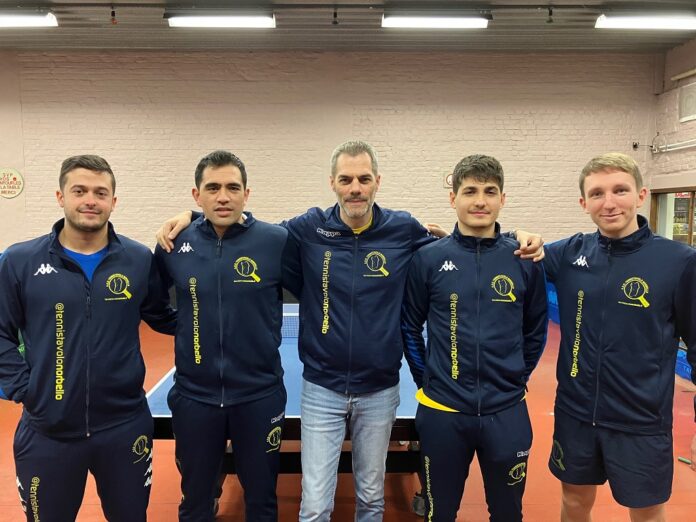 Schieramento di Coppa Europea con Benito Rodriguez, Alto, Carrucciu, Cappuccio e Mokropolov