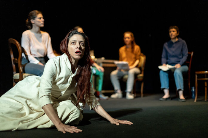 Compagnia Piccolo Canto-Chiaroscuro con con Francesca Cecala, Miriam Gotti, Barbara Menegardo, Ilaria Pezzera, Swewa Schneider regia Andrea Chiodi