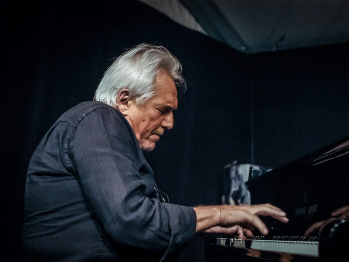 enrico intra ph© roberto cifarelli