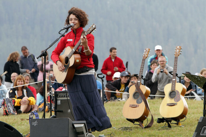 I-Suoni-delle-Dolomiti-Carmen-Consoli-foto-Piero-Cavagna-3_imagefullwide