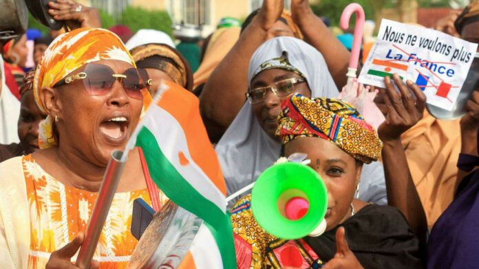 1897481-9u6qr6-France-Niger