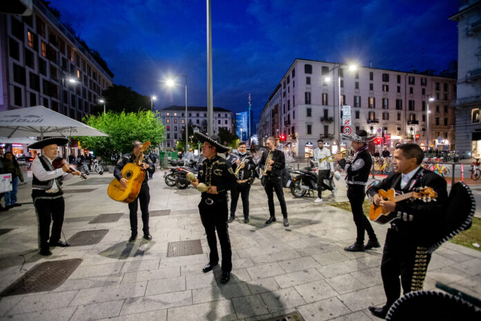 Foto 1 Mariachi La Plaza