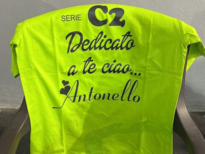 La maglia in ricordo di Antonello Ledda