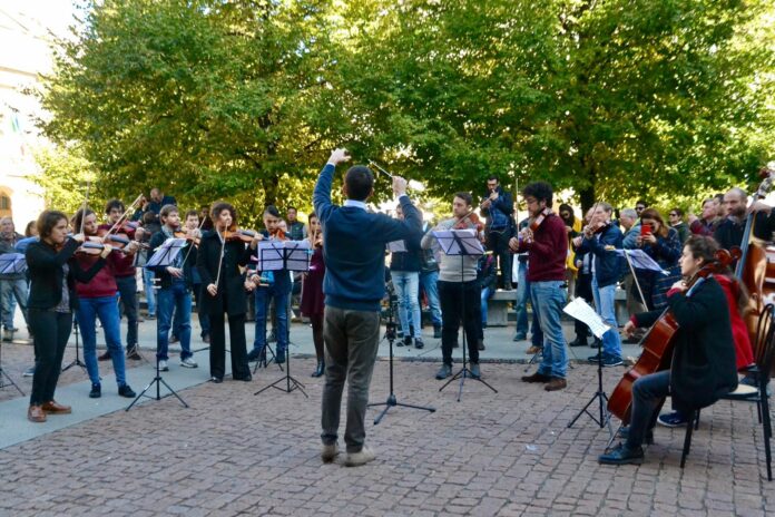 Flash mob Orchestra Canova