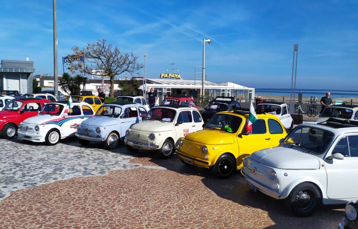 Raduno Fiat 500 piazzale San Martino (1)