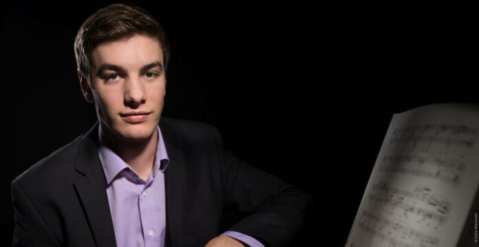 Il pianista Dominic Chamot