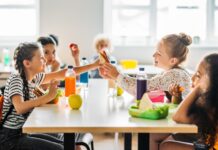 Scuola, piano da 10 milioni di euro per mense e buoni pasto