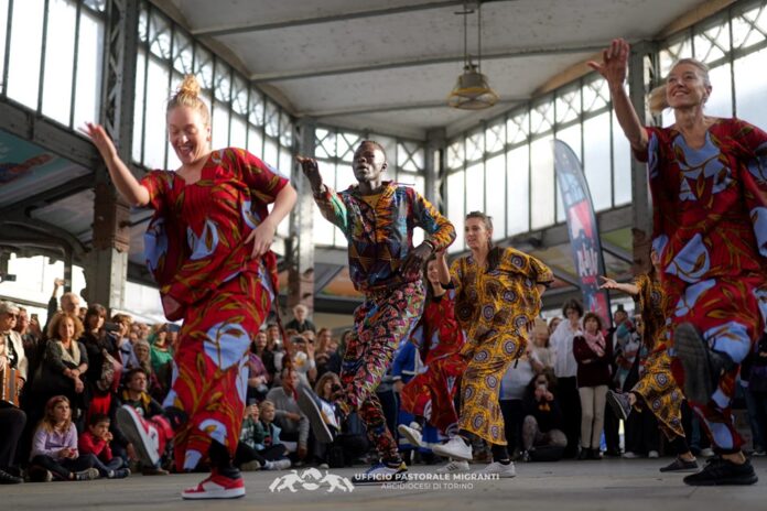 Balli dal Mondo sotto la Tettoia dei Contadini