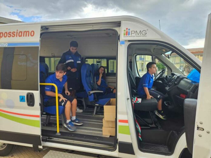 Giovani atleti saspini familiarizzano con il Ducato appena donato