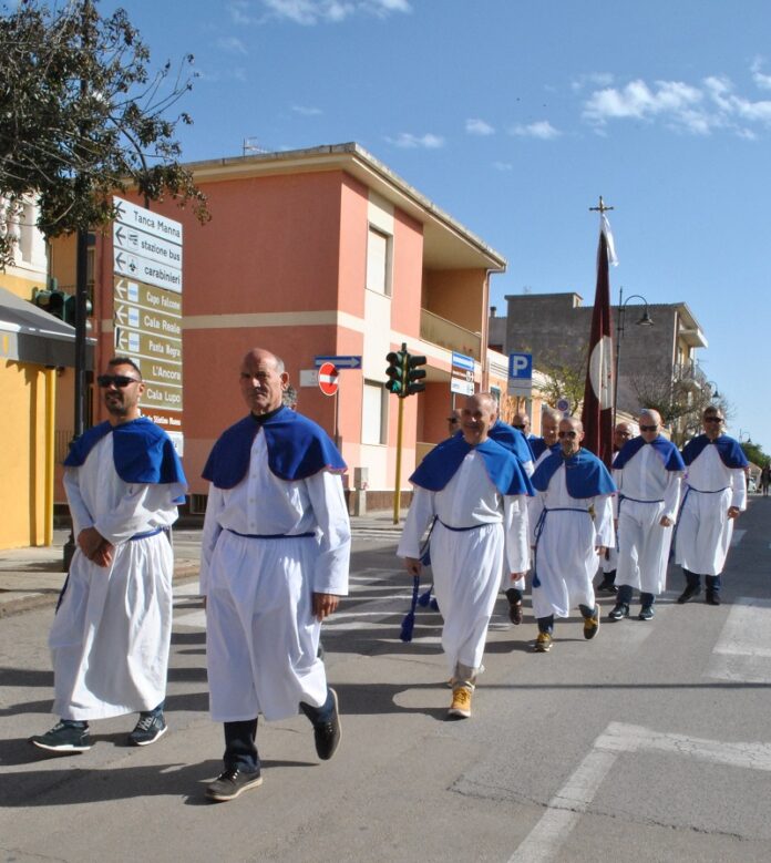 Una recente processione della Confraternita