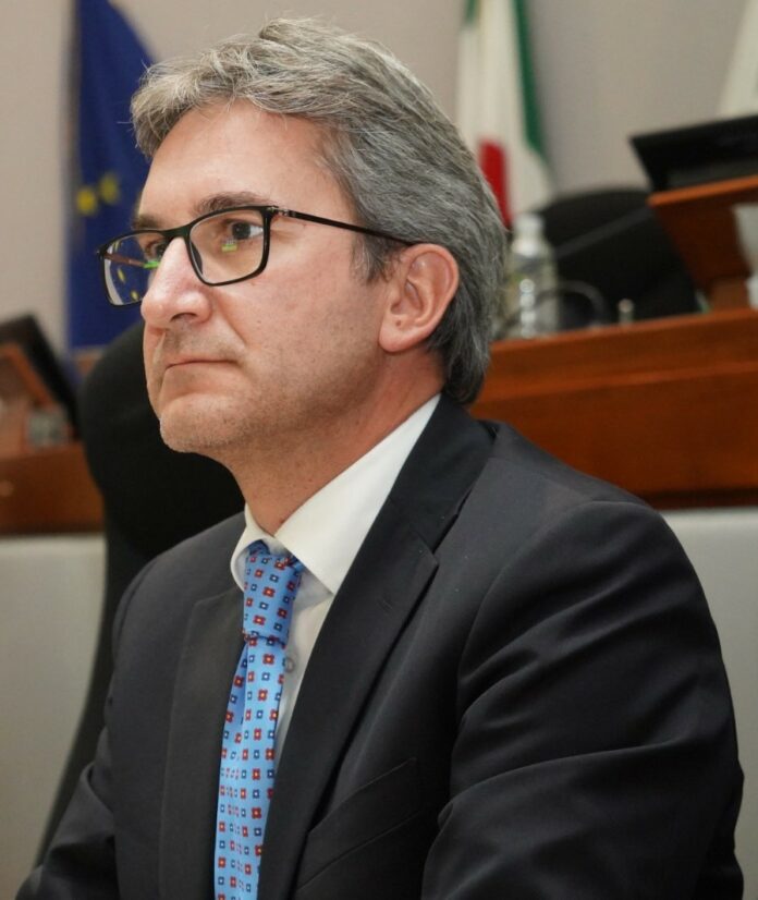 Baldelli primo piano verticale