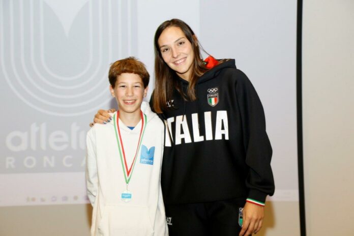 Nuova Atletica Roncade_b_Elisa Molinarolo con un giovane atleta
