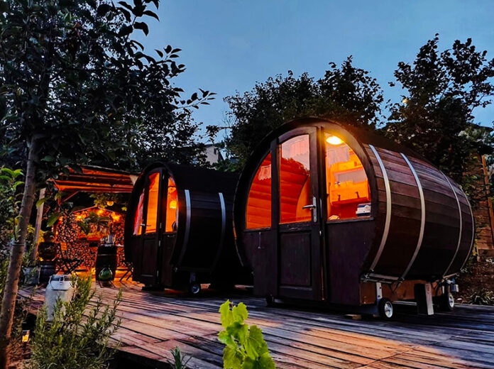 Rifugio_dei_Marsi_-_Botti_esterno_B