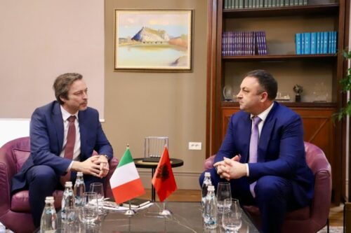 480758901_122142857066450238_1520249694342279505_n-696x464