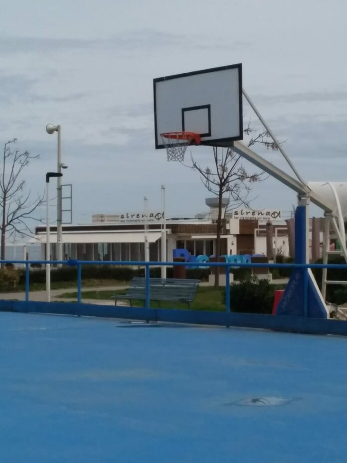 Canestri piastra polivalente Parco piazzale Aldo Moro 2