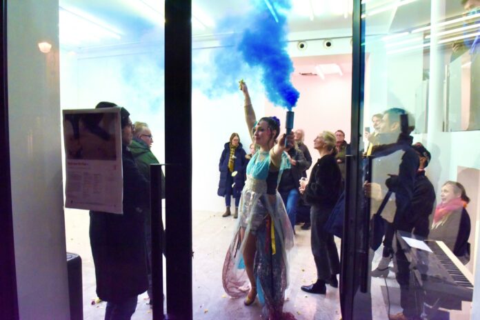 ANGELIQUE CAVALLARI PHOENIX low - photo by Cornelis Van Voorthuizen 26