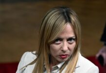 Il 58,9% degli italiani approva la manovra” lanciato ieri sera dal Tg1, ormai canale di governo, è il motivo per il quale continuano a crescere nei sondaggi