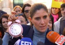 Non è solo il trionfo dell’incoerenza ma un ignobile tradimento consumato sulla pelle di migliaia di lavoratrici