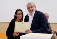 IL PRESIDENTE EMILIANO ALLA CONSEGNA DEI DIPLOMI DI RINGRAZIAMENTO PER GLI OPERATORI DEL NIRS