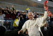 Papa: Chiesa porti pace in mondo ferito