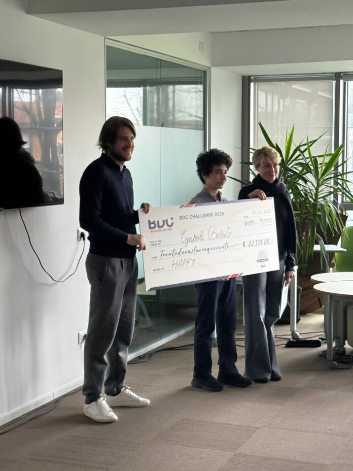 Marco Paschina, managing Director- Irene Roncoroni Founder, Gabriele Belsito- vincitore