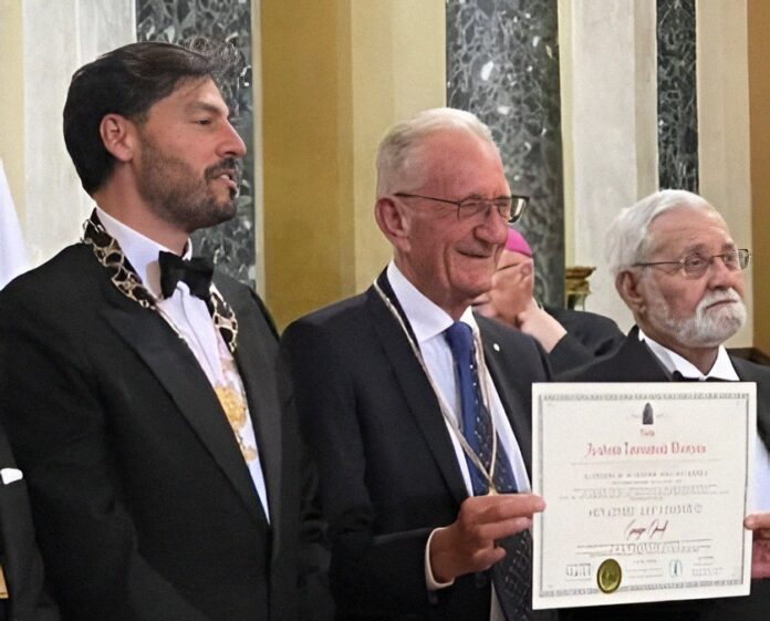 Upfoto_YA59MwyZLgpxD1hduU2szPcwuorKHj6f9BzepE1DbQzPN