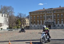 Motorino sicuro, in piazza Fiera settecento studenti a lezione di guida con gli agenti della Polizia locale