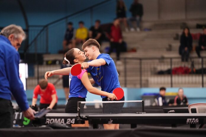 Abbraccio vittorioso tra Irene Moretti e Davide Lorenzo Simon (Foto Giuseppe Di Carlo)