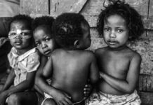 PORDENONE, GRANDE PUBBLICO per la vernice della MOSTRA dedicata al FOTO-ARTISTA GIANNI PIGNAT