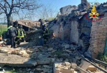 Crollo in un casolare al Parco degli acquedotti, 2 morti