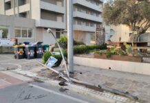 Schianto in viale D’Annunzio, abbatte i pali della videosorveglianza e scappa