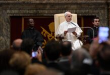 Il Papa: presenza e custodia per rispondere alle inquietudini dei giovani